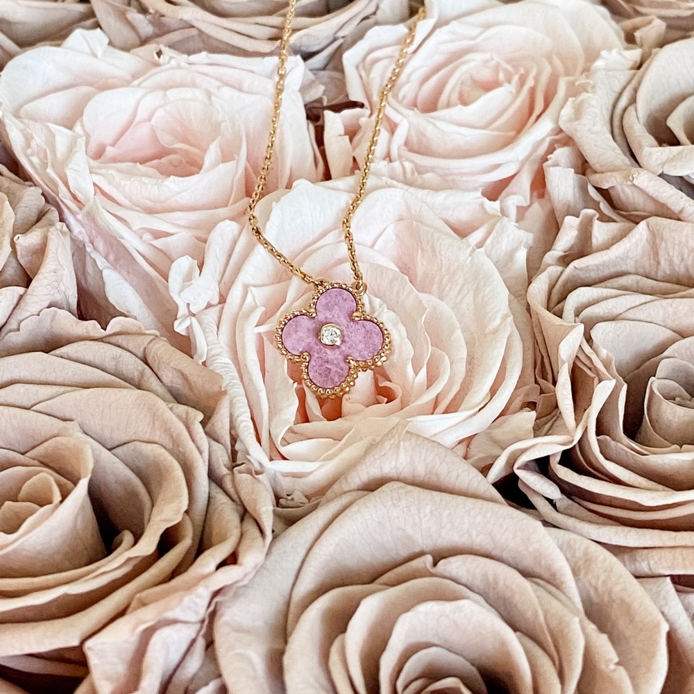 🔥SOLD🔥Van Cleef & Arpels Holiday Pendant🔥